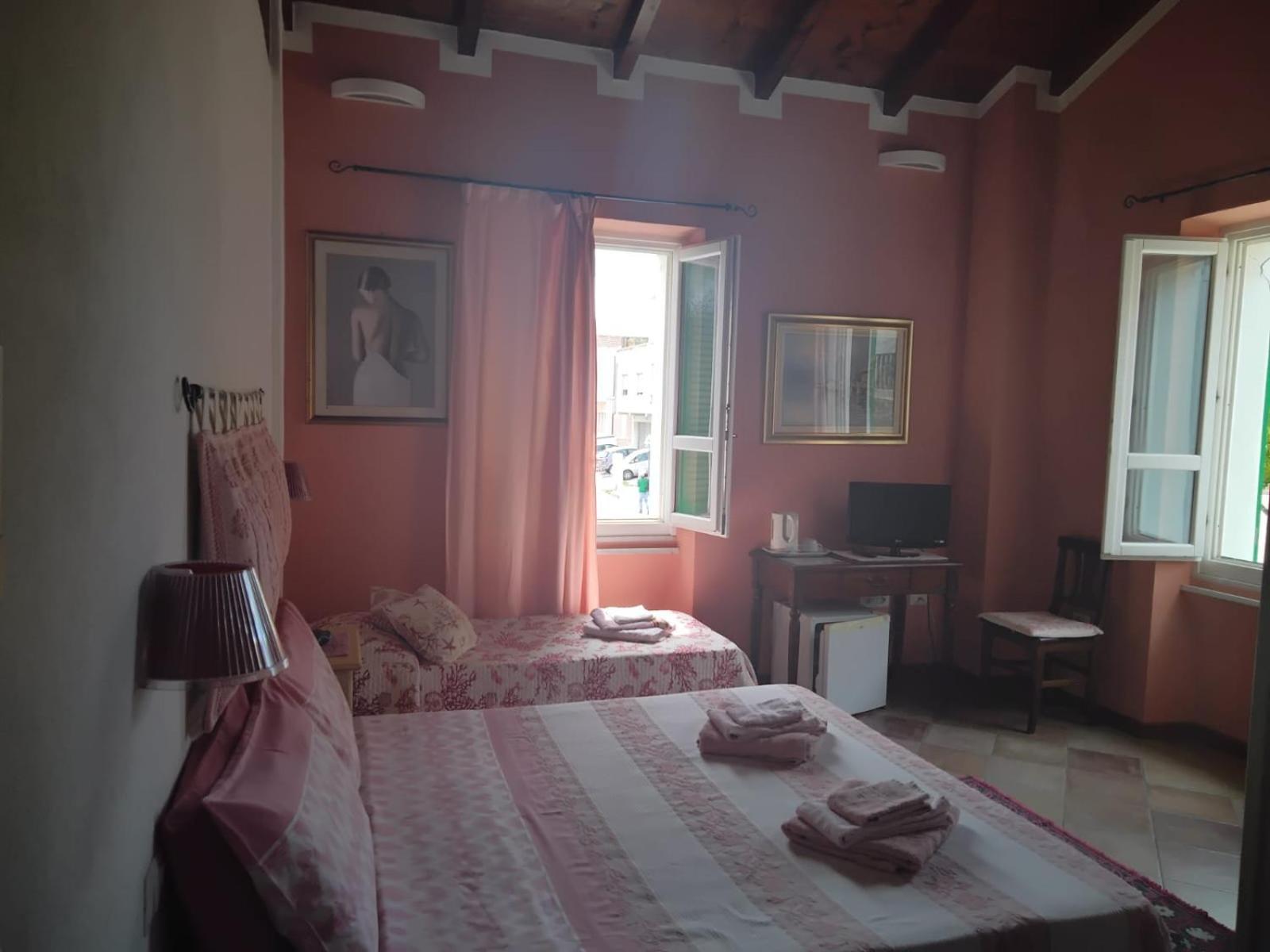 B&B Guest House Il Porto Vecchio Stintino Bagian luar foto